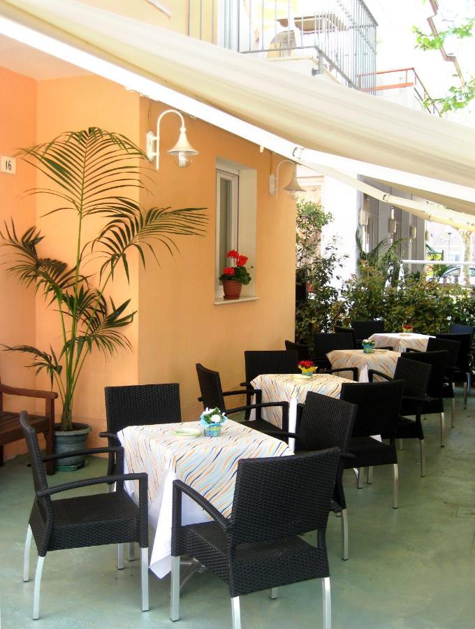 Hotel Silvana Cattolica Exterior foto